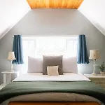 Charming Highlands Cottage - Walk To Shops & Eats